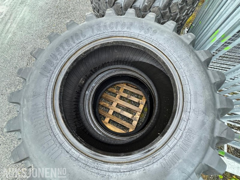 2014 2 stk Trelleborg Industrial Tractor 459 – 620/60 B34 Heavy Duty - 农业机械:图5 2014 2 stk Trelleborg Industrial Tractor 459 – 620/60 B34 Heavy Duty - 农业机械:图5