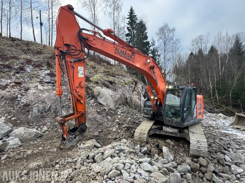 2014 Hitachi ZX225USLC-5B Beltegraver med tiltrotator og pusseskuffe - 挖掘机:图2 2014 Hitachi ZX225USLC-5B Beltegraver med tiltrotator og pusseskuffe - 挖掘机:图2