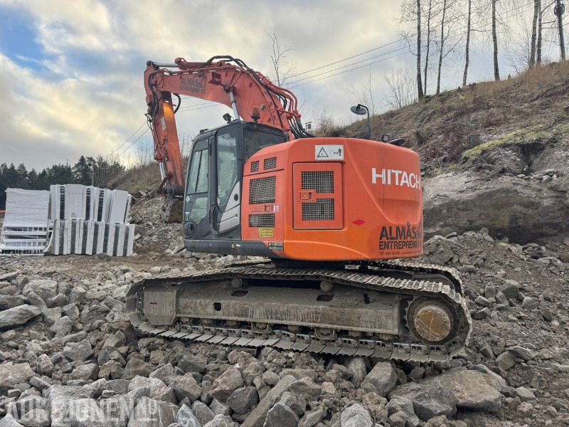 2014 Hitachi ZX225USLC-5B Beltegraver med tiltrotator og pusseskuffe - 挖掘机:图5 2014 Hitachi ZX225USLC-5B Beltegraver med tiltrotator og pusseskuffe - 挖掘机:图5