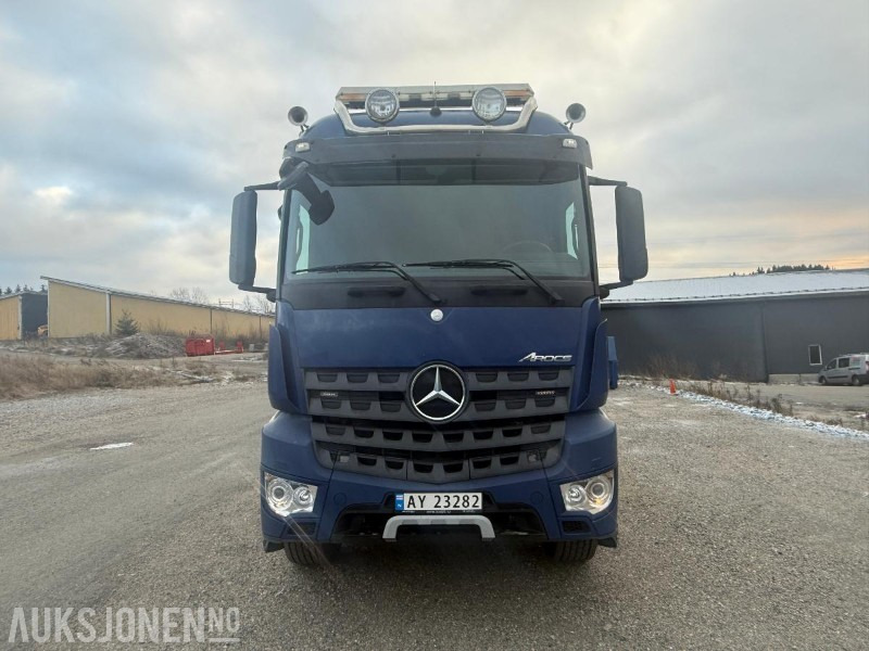 2014 Mercedes-Benz Arocs KROKBIL M/DUMPERKASSE EURO 6 SERVICEHISTORIKK NYLIG EU-GODKJENT 510HK - 吊钩升降车:图3 2014 Mercedes-Benz Arocs KROKBIL M/DUMPERKASSE EURO 6 SERVICEHISTORIKK NYLIG EU-GODKJENT 510HK - 吊钩升降车:图3