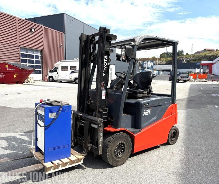2014 Toyota 8FBMKT25 – 2,5T elektrisk gaffeltruck - 材料装卸设备:图1 2014 Toyota 8FBMKT25 – 2,5T elektrisk gaffeltruck - 材料装卸设备:图1