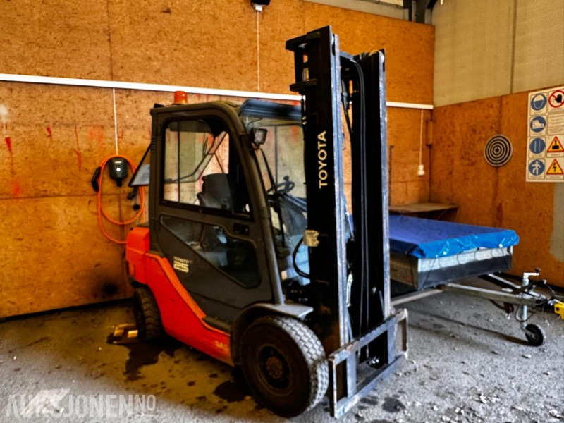 2014 Toyota Tonero 25 (8FD25F) reparasjonsobjekt/deletruck - 材料装卸设备:图1 2014 Toyota Tonero 25 (8FD25F) reparasjonsobjekt/deletruck - 材料装卸设备:图1