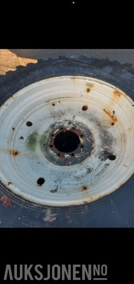 2015 2 stk. traktordekk med felg – 540/80R38 - 农业机械:图2 2015 2 stk. traktordekk med felg – 540/80R38 - 农业机械:图2