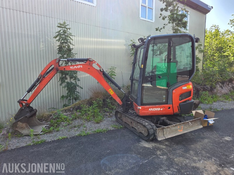 2015 Kubota KX019-4 Minigraver med grave og pusseskuff - 小型挖掘机:图2 2015 Kubota KX019-4 Minigraver med grave og pusseskuff - 小型挖掘机:图2