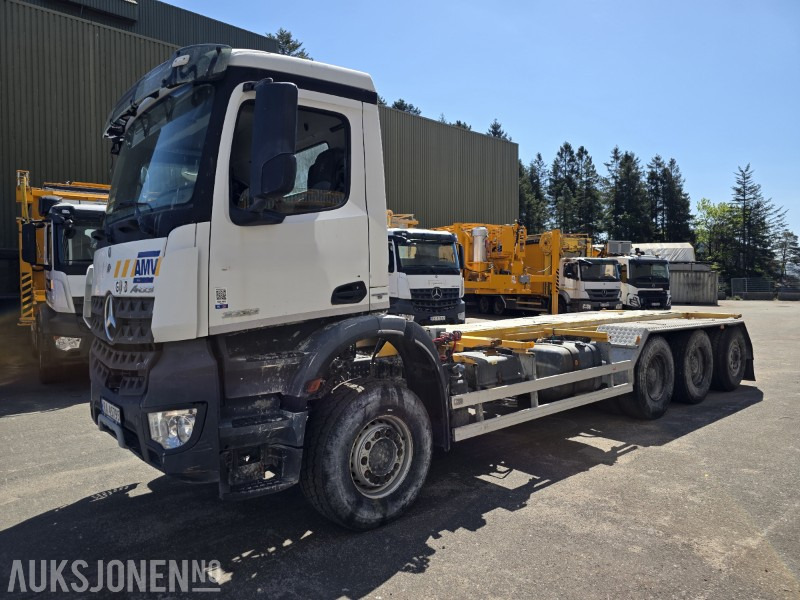 2015 Mercedes-Benz Arocs 3232 chassis / kun 11768 km og 1587 timer - 驾驶室底盘卡车:图1 2015 Mercedes-Benz Arocs 3232 chassis / kun 11768 km og 1587 timer - 驾驶室底盘卡车:图1