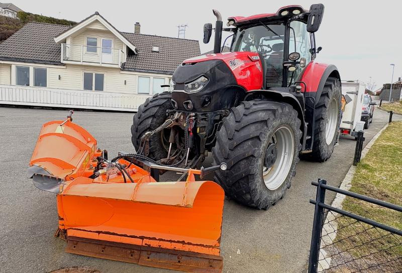 2016 mod CASE IH Optum 300CVX med Pronar PUV-3300M V-plog og Kupper Weiser strøkasse - 拖拉机:图1 2016 mod CASE IH Optum 300CVX med Pronar PUV-3300M V-plog og Kupper Weiser strøkasse - 拖拉机:图1