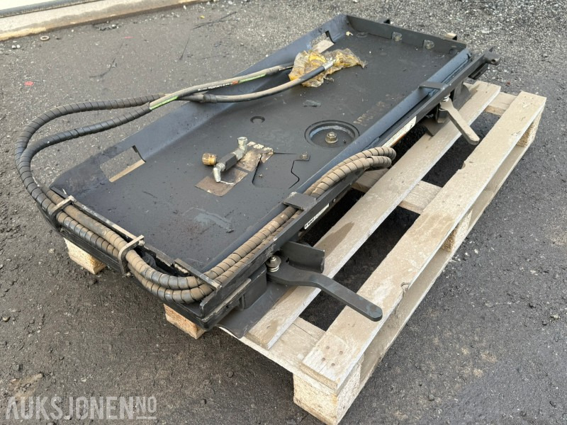 2017 Bobcat TILT-TATCH hydraulisk tilt-feste - 附件 适用于 建筑机械:图1 2017 Bobcat TILT-TATCH hydraulisk tilt-feste - 附件 适用于 建筑机械:图1