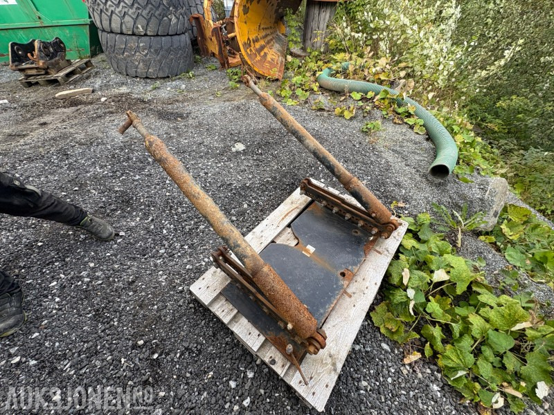 2017 Tellefsdal feste / brøyteplate - 卡车:图2 2017 Tellefsdal feste / brøyteplate - 卡车:图2