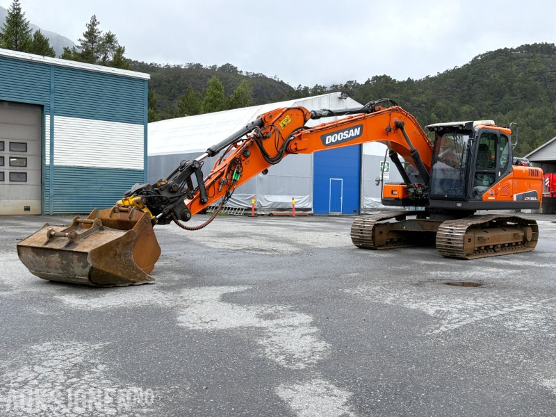 2018 Doosan DX180LC-5 - 6 381 timer - tiltrotator - 2 skuffer - sertifisert - 挖掘机:图1 2018 Doosan DX180LC-5 - 6 381 timer - tiltrotator - 2 skuffer - sertifisert - 挖掘机:图1