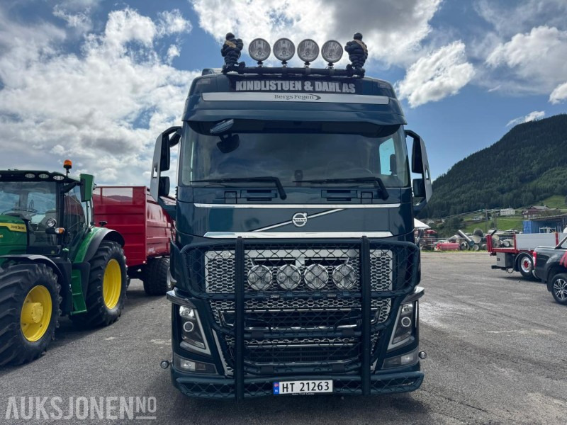 2018 Volvo FH16 8X4 Euro6 komplett tømmerbil med kran og henger. - 木材运输车:图2 2018 Volvo FH16 8X4 Euro6 komplett tømmerbil med kran og henger. - 木材运输车:图2