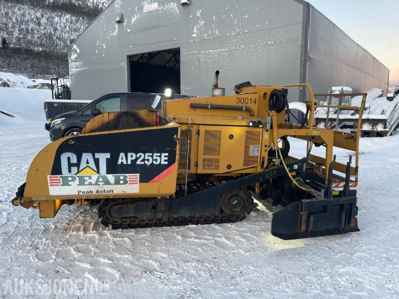 2019 Cat AP255E Beltegående asfaltutlegger, kun 1655 timer ! - 建筑设备:图2 2019 Cat AP255E Beltegående asfaltutlegger, kun 1655 timer ! - 建筑设备:图2