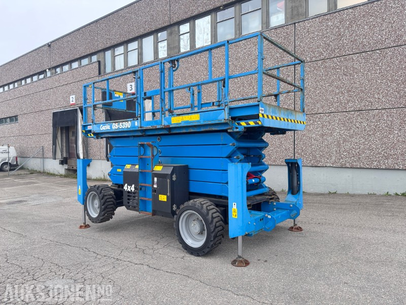 2019 Genie GS-5390 RT – 18,2 m sakselift – Kun 257 timer – Deutz diesel – Sertifisert til 2026 - 空中平台:图2 2019 Genie GS-5390 RT – 18,2 m sakselift – Kun 257 timer – Deutz diesel – Sertifisert til 2026 - 空中平台:图2