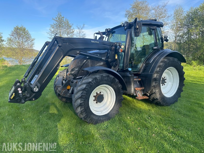 2019 Valtra N174 med frontlaster og mye utstyr - 拖拉机:图1 2019 Valtra N174 med frontlaster og mye utstyr - 拖拉机:图1