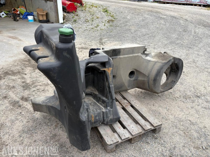 2020 Dieseltank til John Deere 6215 - 拖拉机:图1 2020 Dieseltank til John Deere 6215 - 拖拉机:图1