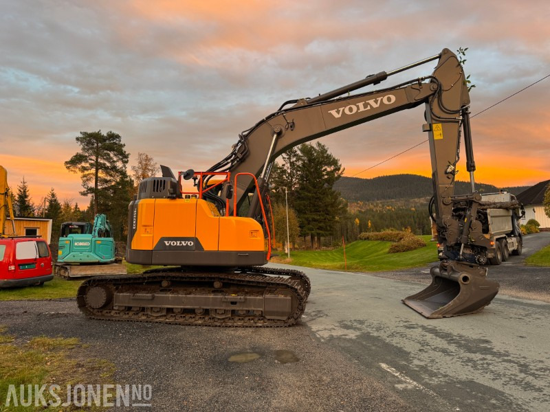 2022 Volvo ECR235EL gravemaskin – kun 15,8 timer – SMP tiltrotator, pusseskuffe og graveskuffe - 挖掘机:图5 2022 Volvo ECR235EL gravemaskin – kun 15,8 timer – SMP tiltrotator, pusseskuffe og graveskuffe - 挖掘机:图5