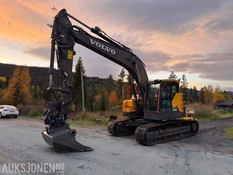 2022 Volvo ECR235EL gravemaskin – kun 15,8 timer – SMP tiltrotator, pusseskuffe og graveskuffe - 挖掘机:图1 2022 Volvo ECR235EL gravemaskin – kun 15,8 timer – SMP tiltrotator, pusseskuffe og graveskuffe - 挖掘机:图1