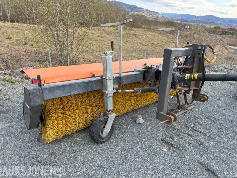 2024 Nesbo FM 2800 S – PTO-drevet kostemaskin - 建筑设备:图4 2024 Nesbo FM 2800 S – PTO-drevet kostemaskin - 建筑设备:图4