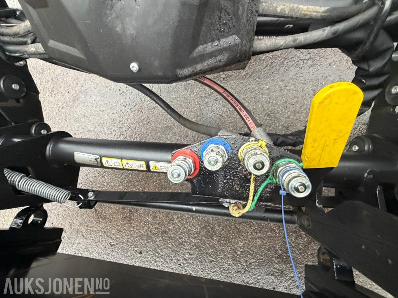 拖拉机 2024 Valtra F75 traktor - 219 arbeidstimer - Lilleseth 200 cm universalskuff SMS:图17 拖拉机 2024 Valtra F75 traktor - 219 arbeidstimer - Lilleseth 200 cm universalskuff SMS:图17