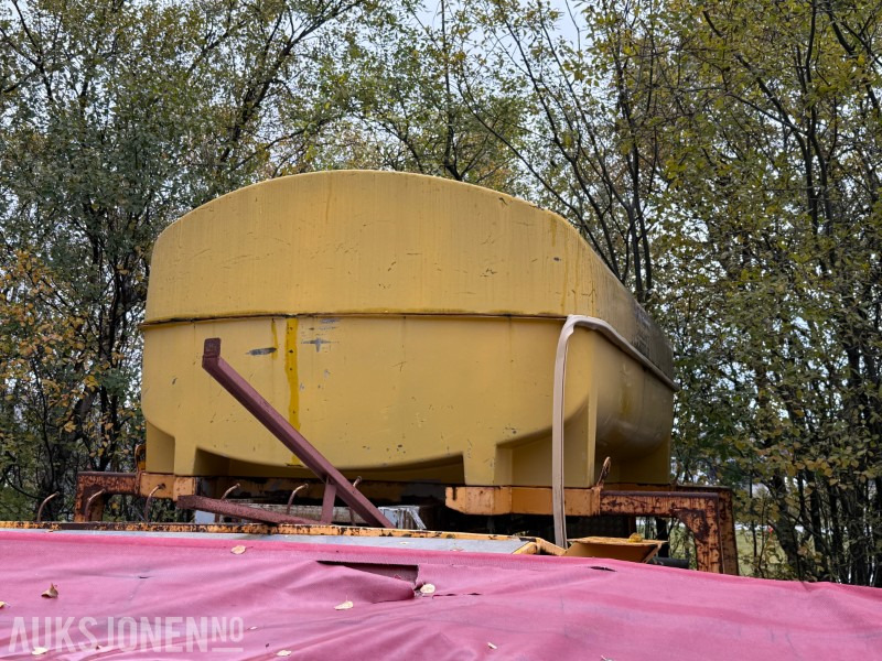 AB Skellefteå Plastcisterner - vanntank med sprederrampe Laxolås - 卡车:图5 AB Skellefteå Plastcisterner - vanntank med sprederrampe Laxolås - 卡车:图5