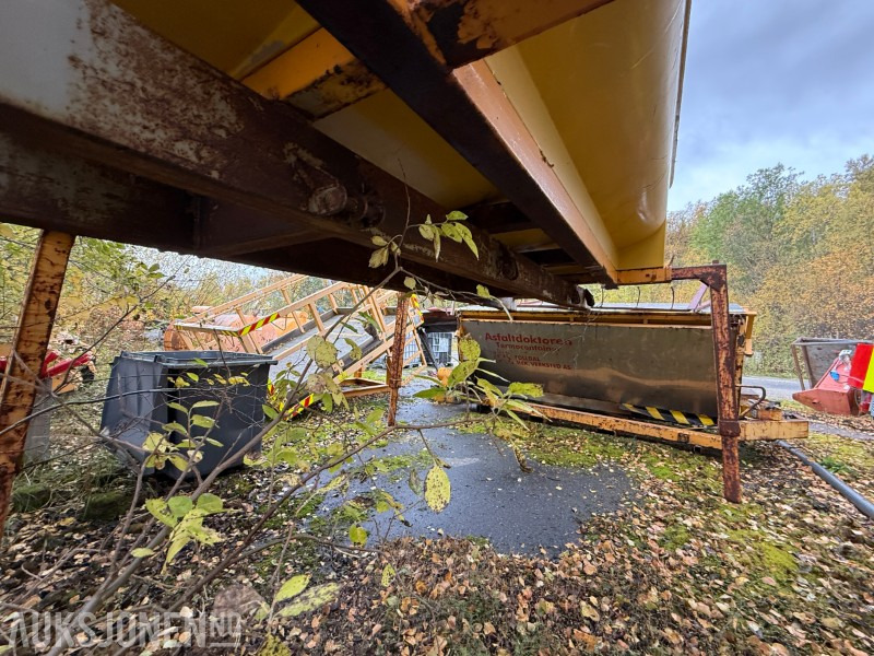 AB Skellefteå Plastcisterner - vanntank med sprederrampe Laxolås - 卡车:图4 AB Skellefteå Plastcisterner - vanntank med sprederrampe Laxolås - 卡车:图4