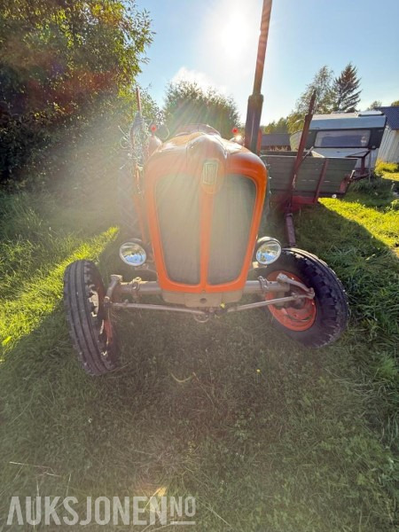 Fiat 411r med bakmontert skjær og frontlaster - 拖拉机:图2 Fiat 411r med bakmontert skjær og frontlaster - 拖拉机:图2
