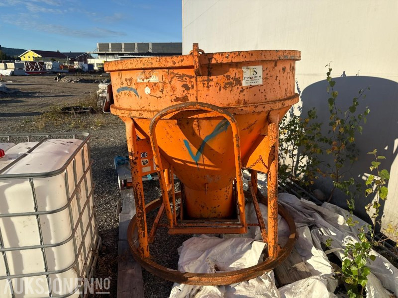 Wll 1500 liter betongtobb med kjettinger - 建筑设备:图1 Wll 1500 liter betongtobb med kjettinger - 建筑设备:图1
