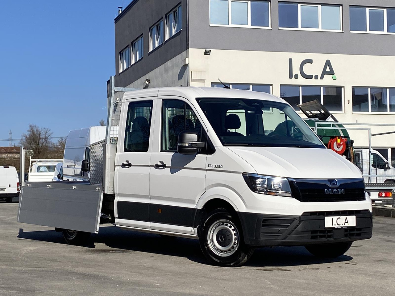 MAN TGE 3.180 DOKA 1+6 3640MM | OFFENE PRITSCHE + ALU KOFFER AUF DER PRITSCHE - 平板货车:图4 MAN TGE 3.180 DOKA 1+6 3640MM | OFFENE PRITSCHE + ALU KOFFER AUF DER PRITSCHE - 平板货车:图4