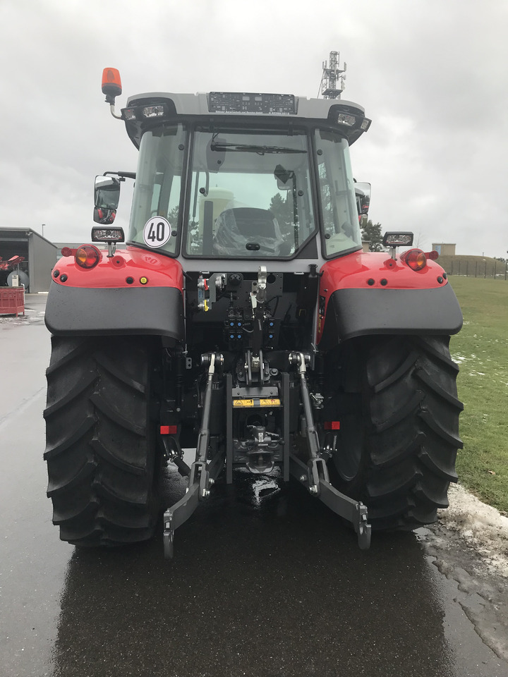 Massey Ferguson MF 5S.115 Dyna-4 ESSENTIAL - 拖拉机:图2 Massey Ferguson MF 5S.115 Dyna-4 ESSENTIAL - 拖拉机:图2