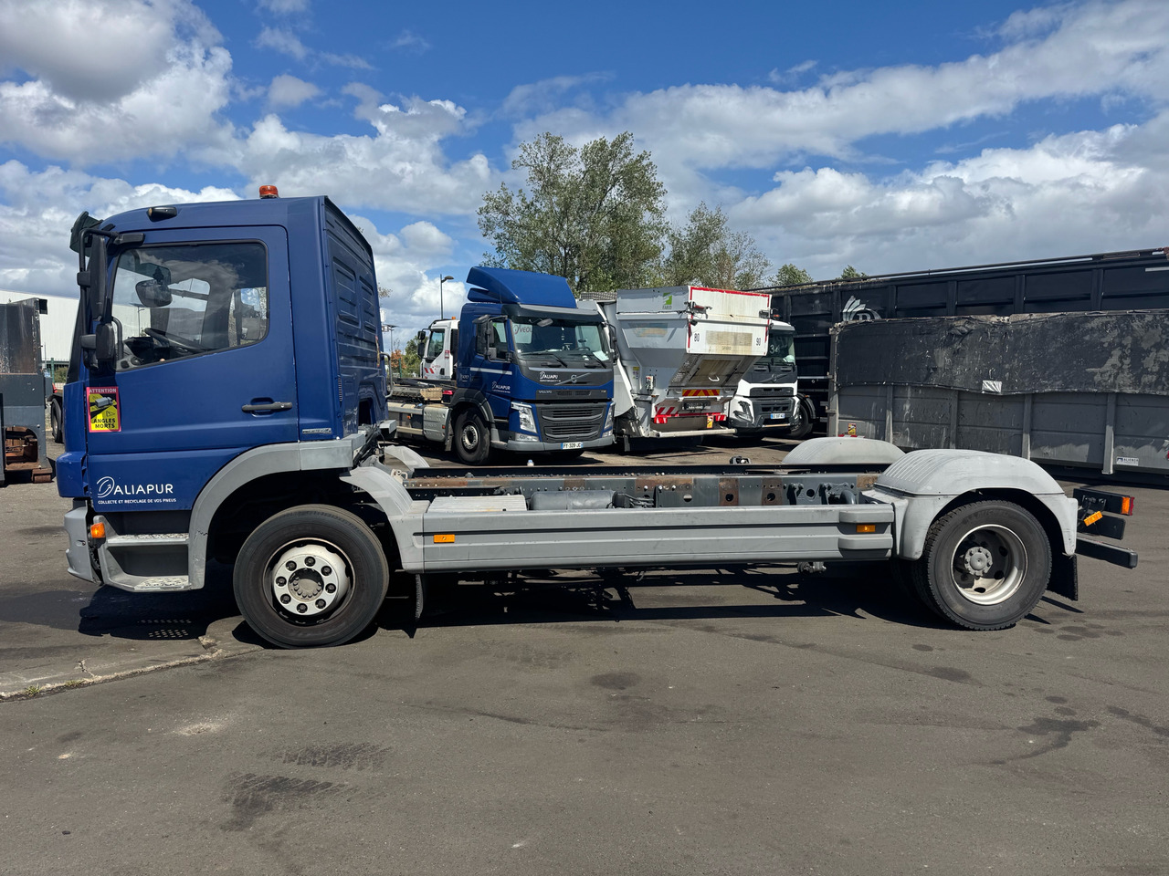 MERCEDES-BENZ atégo - 驾驶室底盘卡车:图4 MERCEDES-BENZ atégo - 驾驶室底盘卡车:图4