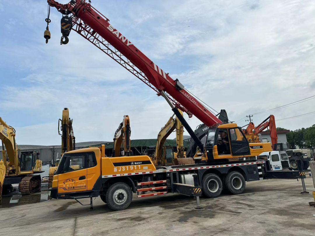 SANY STC250 25 Ton Truck Crane XCMG ZOOMLION TADANO KOBELCO 25T 50T 80T 100T 120T 200T 220T 240T 300T Crane for Sale Camión grúa - 移动式起重机:图3 SANY STC250 25 Ton Truck Crane XCMG ZOOMLION TADANO KOBELCO 25T 50T 80T 100T 120T 200T 220T 240T 300T Crane for Sale Camión grúa - 移动式起重机:图3