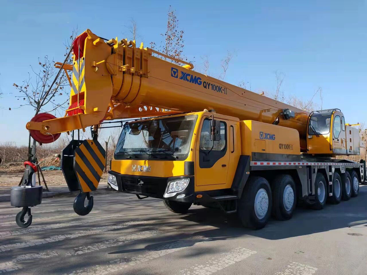 XCMG Truck Crane XCMG QY100K QY100K-II Telescopic Boom 100 Ton in Hight Quality for Sale - 移动式起重机:图5 XCMG Truck Crane XCMG QY100K QY100K-II Telescopic Boom 100 Ton in Hight Quality for Sale - 移动式起重机:图5