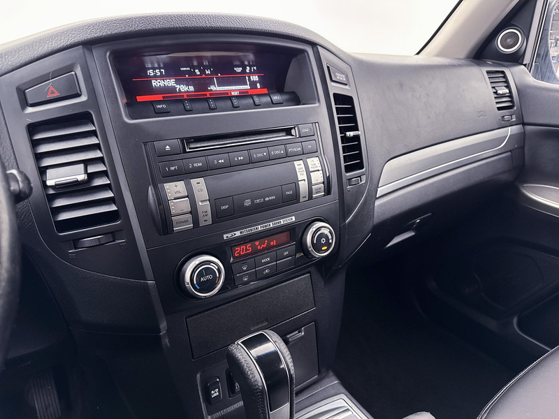 小型货车 Mitsubishi Pajero 3.2 DI-D Instyle High Roof Van Grijs kenteken Automaat Climate control Trekhaak 3000KG：图8