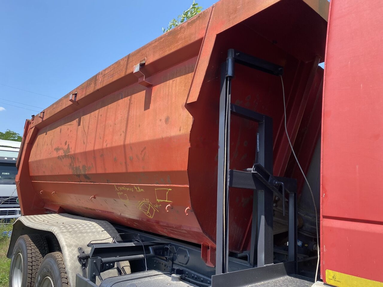 Hyva HARDOX 6x4 BENA basculabila CA NOUA - 平板卡车车身:图3 Hyva HARDOX 6x4 BENA basculabila CA NOUA - 平板卡车车身:图3