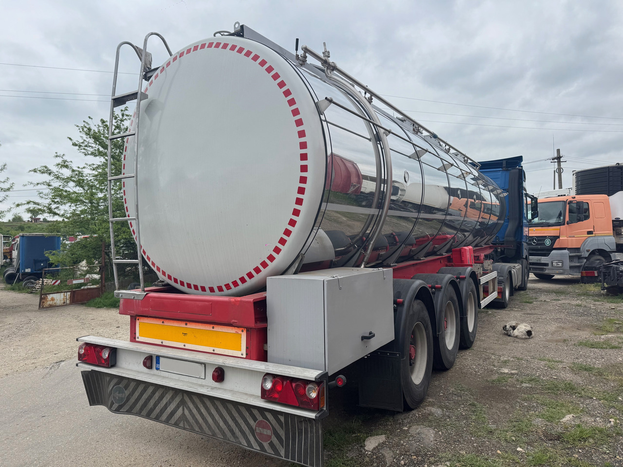 Menci Transport lichide ALIMENTARE - 液罐半拖车:图5 Menci Transport lichide ALIMENTARE - 液罐半拖车:图5