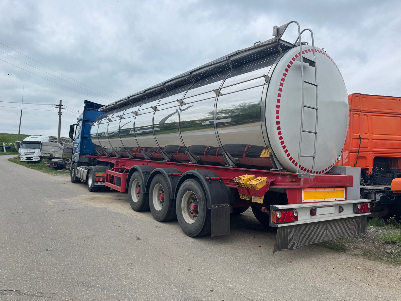 Menci Transport lichide ALIMENTARE - 液罐半拖车:图4 Menci Transport lichide ALIMENTARE - 液罐半拖车:图4