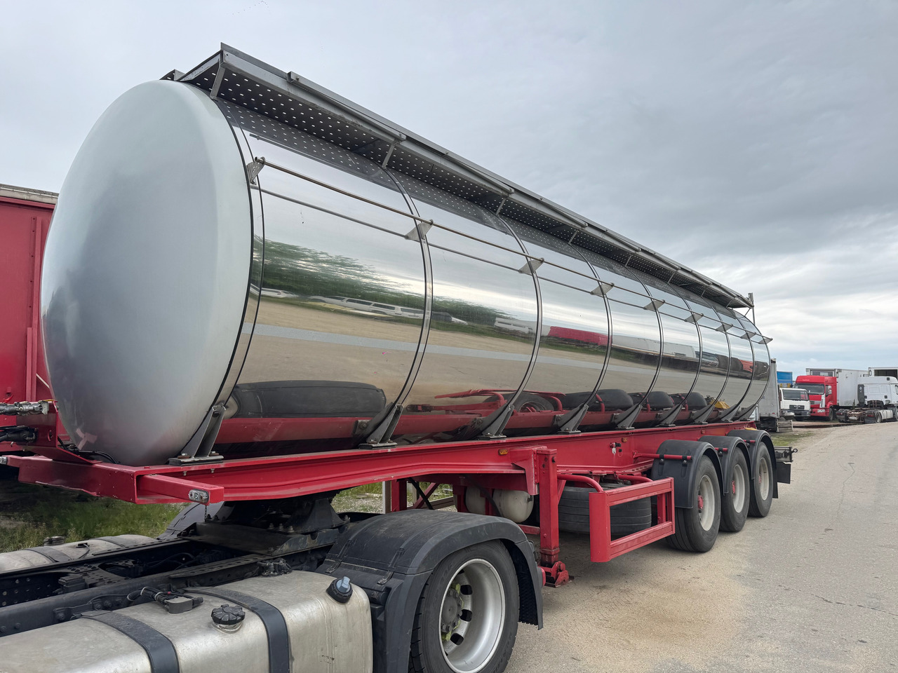 Menci Transport lichide ALIMENTARE - 液罐半拖车:图2 Menci Transport lichide ALIMENTARE - 液罐半拖车:图2