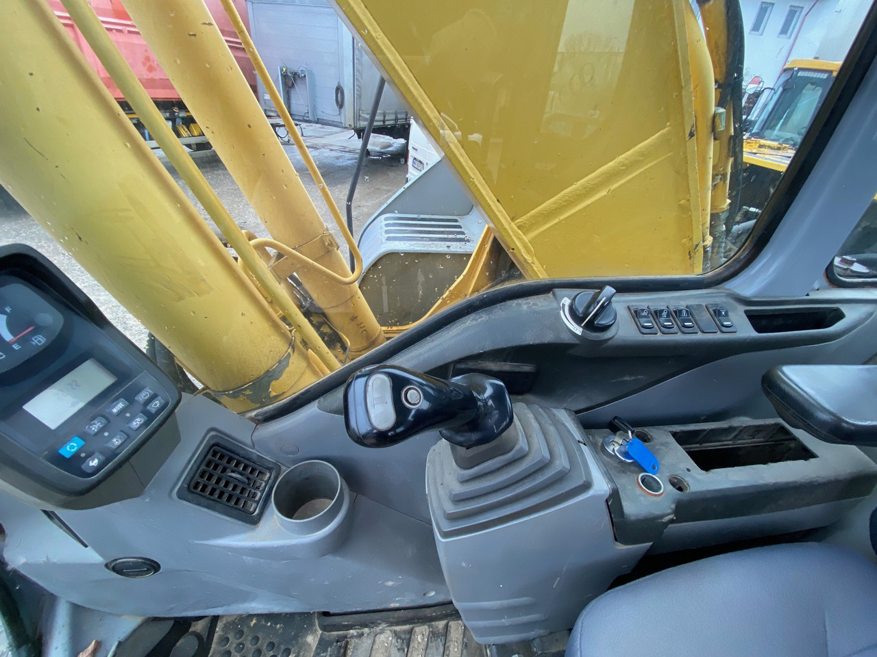 New Holland Kobelco E 215 22 T Klima - 履带式挖掘机:图4 New Holland Kobelco E 215 22 T Klima - 履带式挖掘机:图4