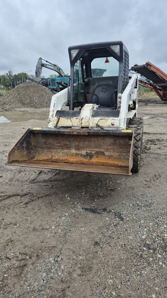 BOBCAT S130 - 滑移装载机:图3 BOBCAT S130 - 滑移装载机:图3