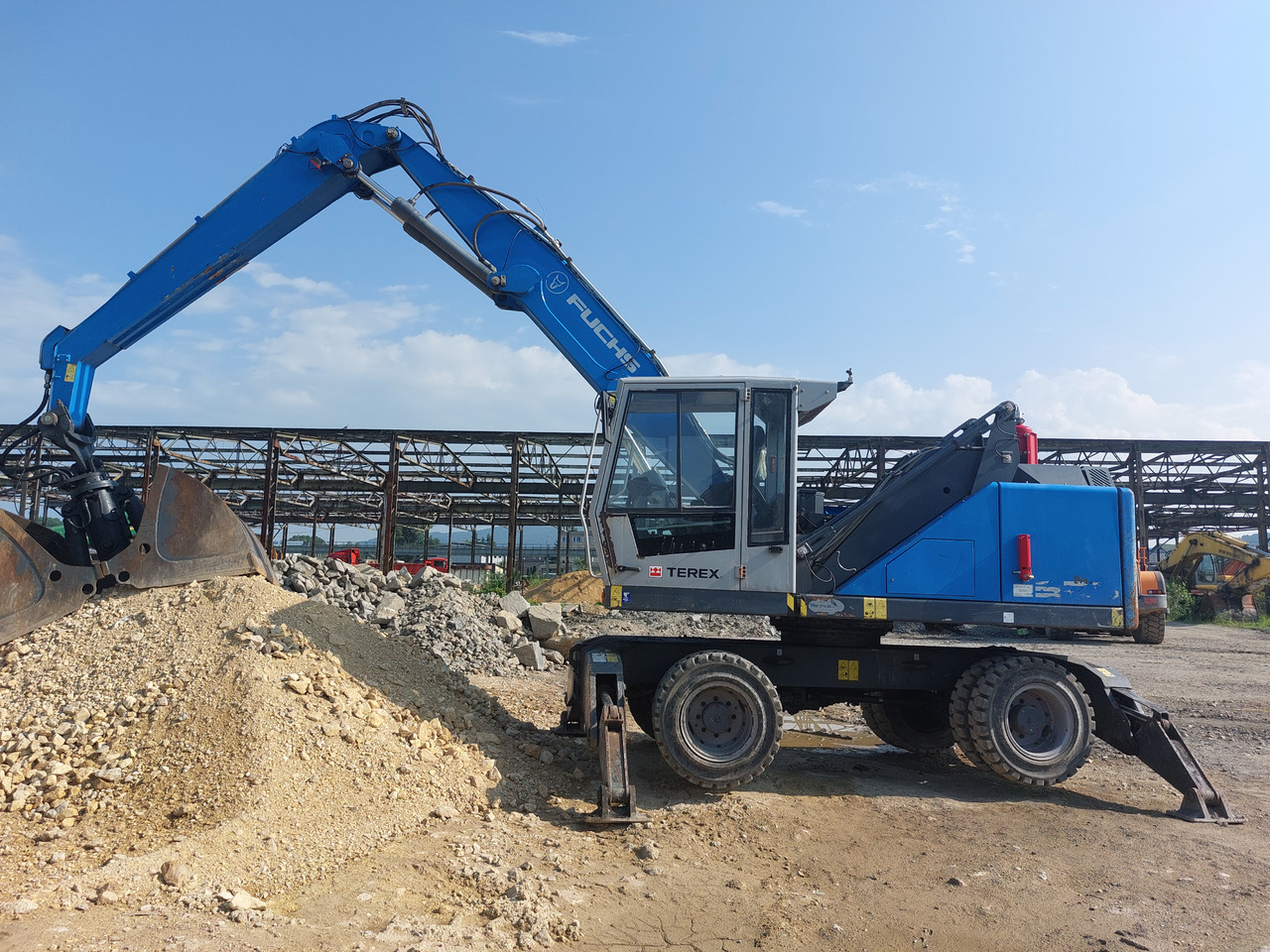 FUCHS MHL320 - 垃圾/ 工业叉装车:图1 FUCHS MHL320 - 垃圾/ 工业叉装车:图1