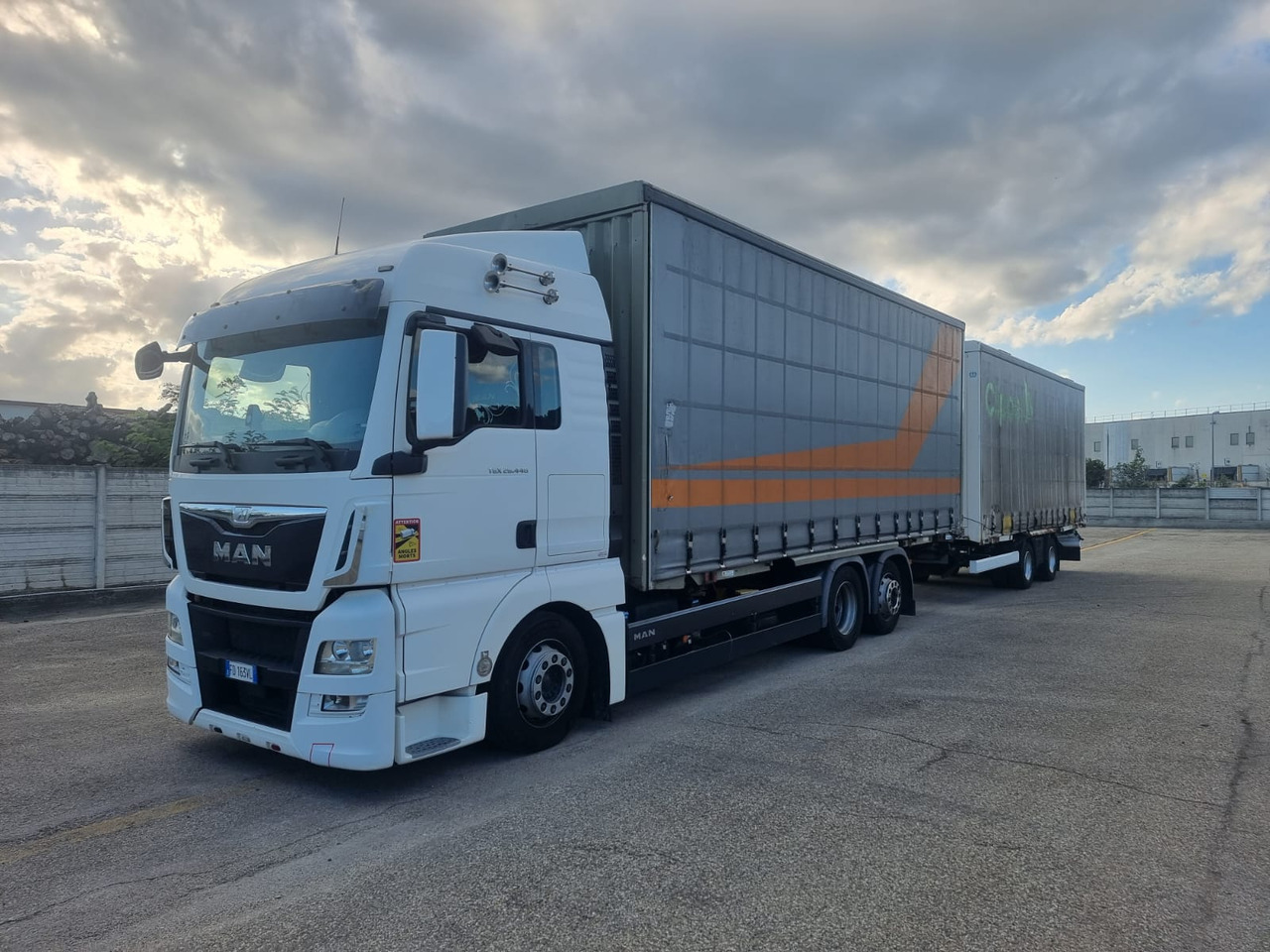 AUTOCARRO PORTACASSE - 2016 - 781000 km MAN TGX 26.440 6x2 - 侧帘卡车, 侧帘拖车:图2 AUTOCARRO PORTACASSE - 2016 - 781000 km MAN TGX 26.440 6x2 - 侧帘卡车, 侧帘拖车:图2