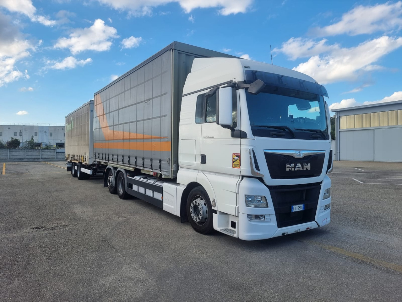 AUTOCARRO PORTACASSE - 2016 - 781000 km MAN TGX 26.440 6x2 - 侧帘卡车, 侧帘拖车:图1 AUTOCARRO PORTACASSE - 2016 - 781000 km MAN TGX 26.440 6x2 - 侧帘卡车, 侧帘拖车:图1