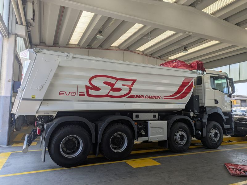 CAMION RIBALTABILE 4 ASSI 520 hp VASCA S5 NUOVO MAN TGS 41.520 8x4 BB CH - 翻斗车:图5 CAMION RIBALTABILE 4 ASSI 520 hp VASCA S5 NUOVO MAN TGS 41.520 8x4 BB CH - 翻斗车:图5