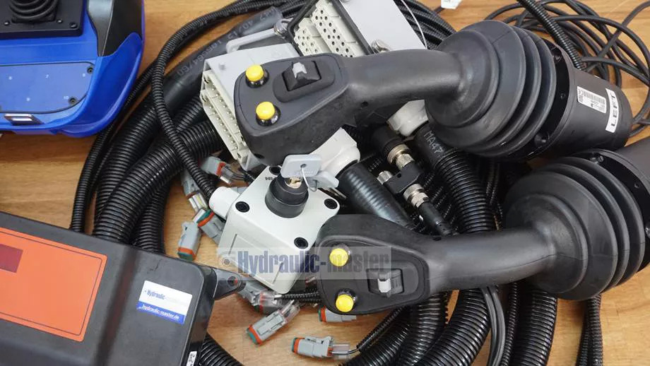 CanBus 2 joysticks with radio control Scanreco G3 12 V Forest crane for Palms Farma BMF KTS - 林业设备:图2 CanBus 2 joysticks with radio control Scanreco G3 12 V Forest crane for Palms Farma BMF KTS - 林业设备:图2