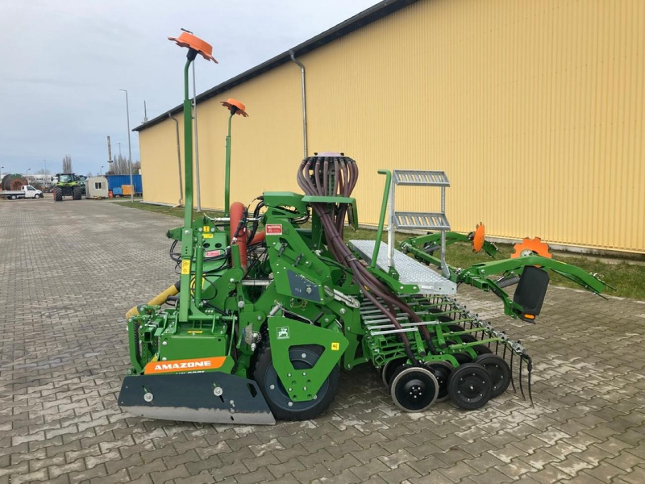 Amazone KX3001 + AVANT3002NUR 320HA - 联合条播机:图2 Amazone KX3001 + AVANT3002NUR 320HA - 联合条播机:图2