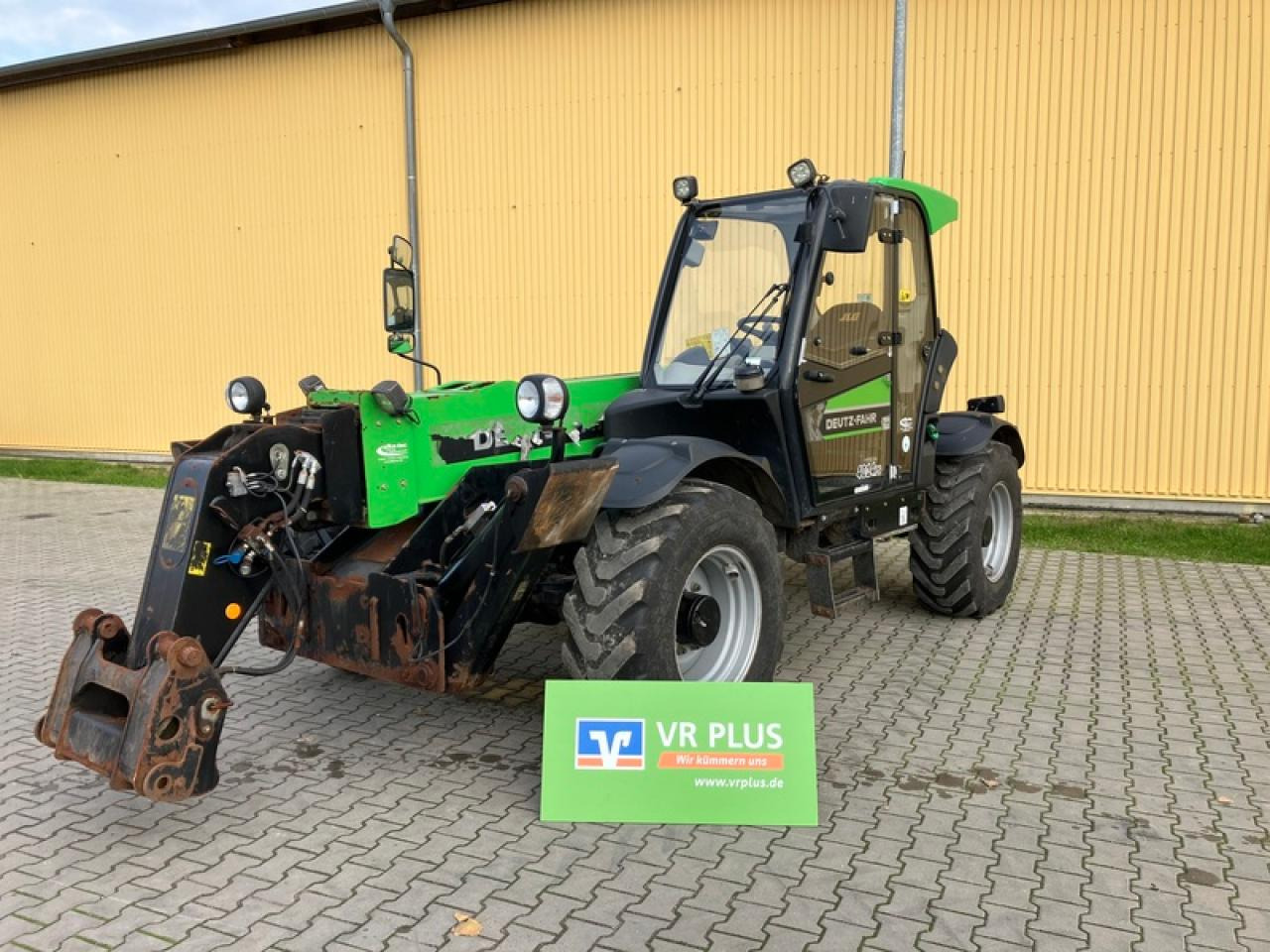 Deutz-Fahr JLG P40.14 - 伸缩臂叉装车:图1 Deutz-Fahr JLG P40.14 - 伸缩臂叉装车:图1