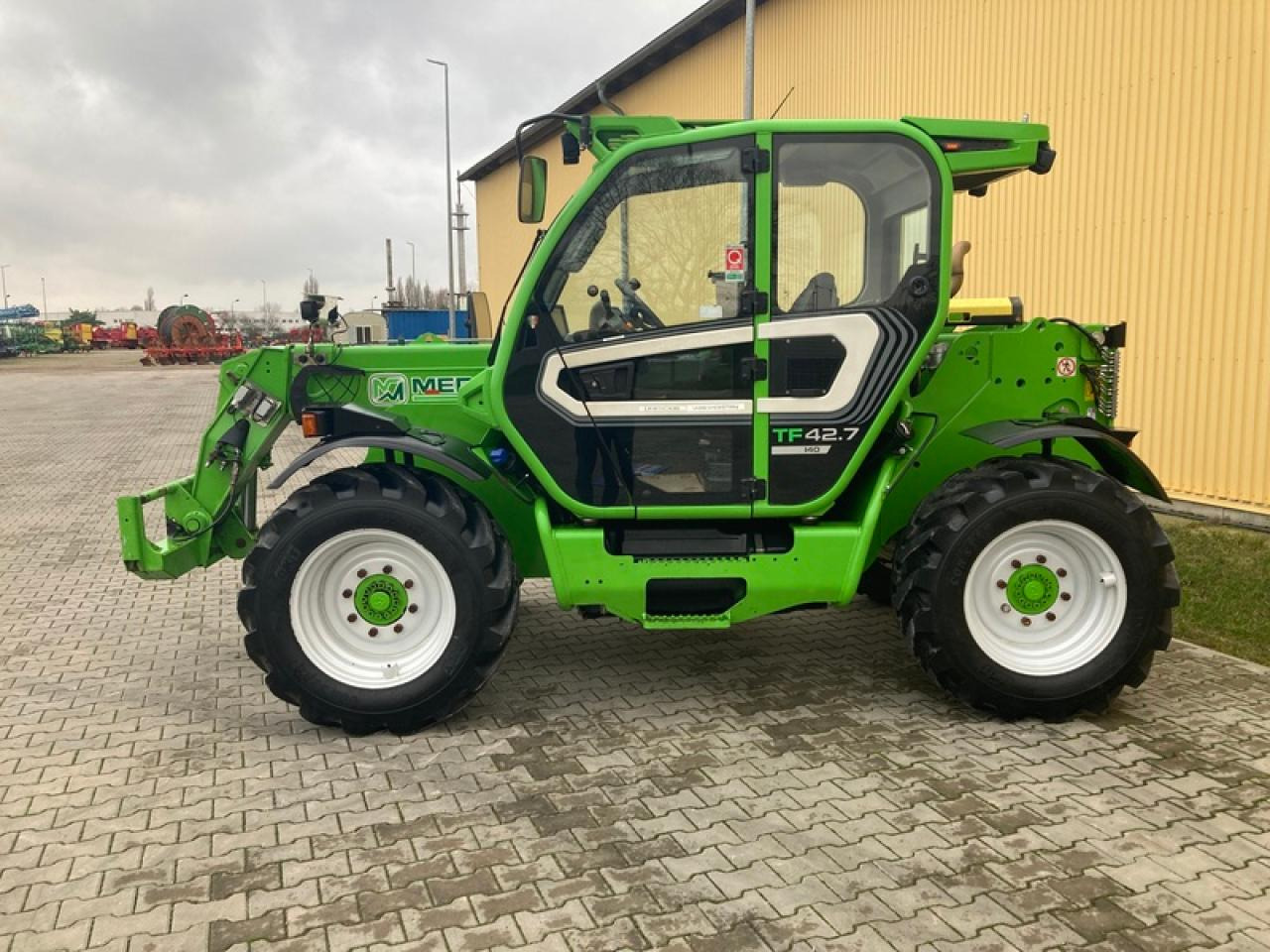 Merlo TF42.7-140 - 伸缩臂叉装车:图2 Merlo TF42.7-140 - 伸缩臂叉装车:图2