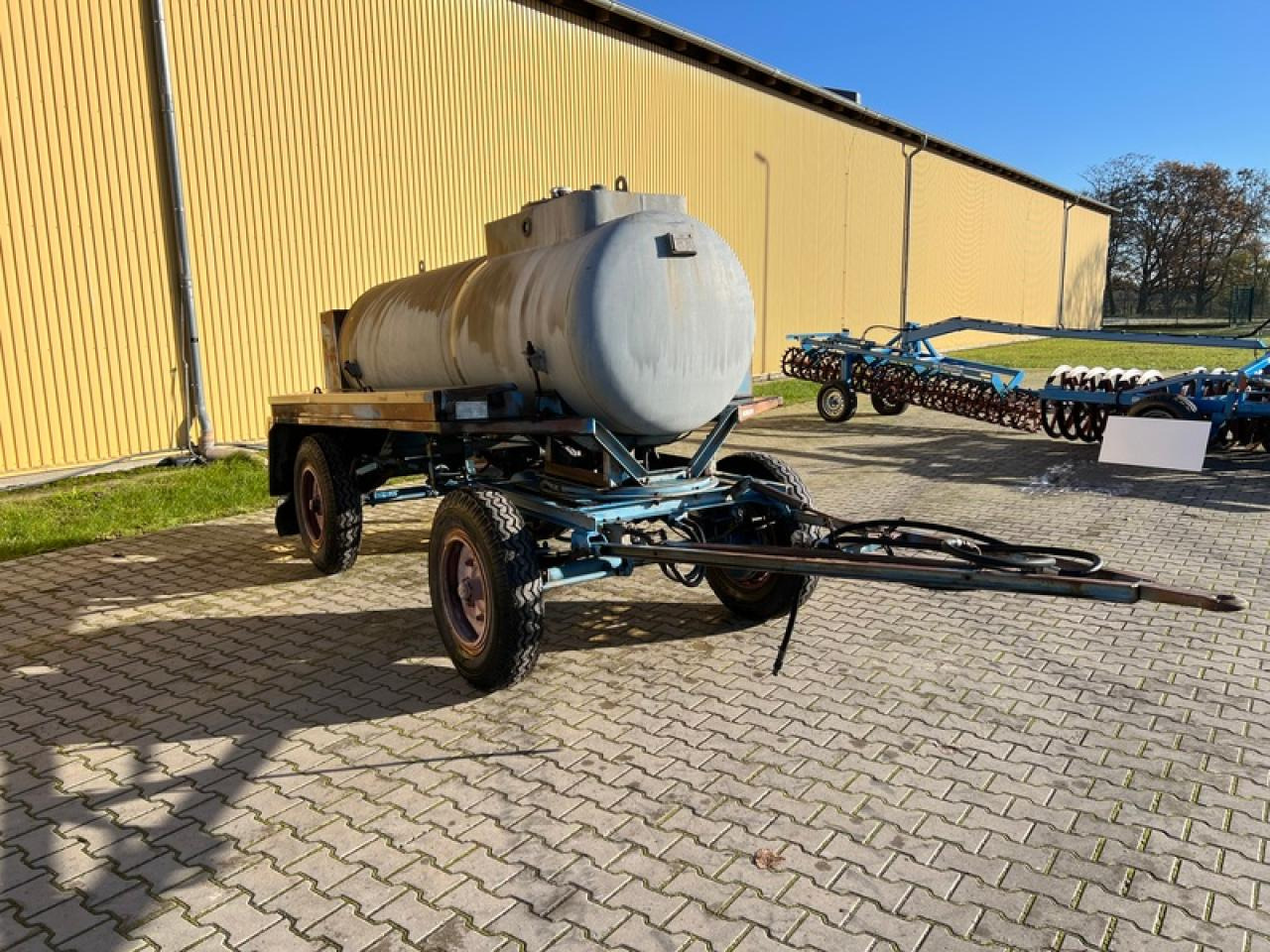 TANKWAGEN VEB WITTENBERGE - 全挂车:图4 TANKWAGEN VEB WITTENBERGE - 全挂车:图4