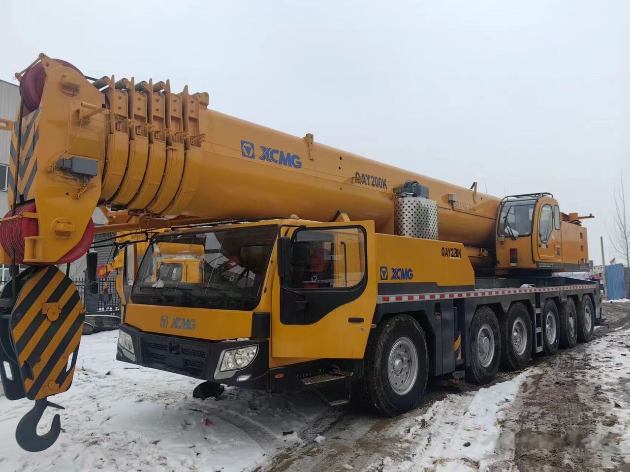 XCMG QAY200 truck crane 25 50 70 80 100 200 mobile crane for sale - 移动式起重机:图2 XCMG QAY200 truck crane 25 50 70 80 100 200 mobile crane for sale - 移动式起重机:图2