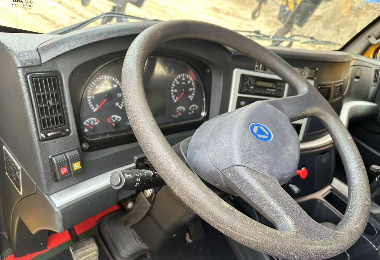 XCMG - 移动式起重机:图2 XCMG - 移动式起重机:图2