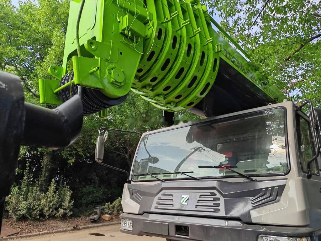 Zoomlion ZTC2200V 220T 220ton - 移动式起重机:图2 Zoomlion ZTC2200V 220T 220ton - 移动式起重机:图2